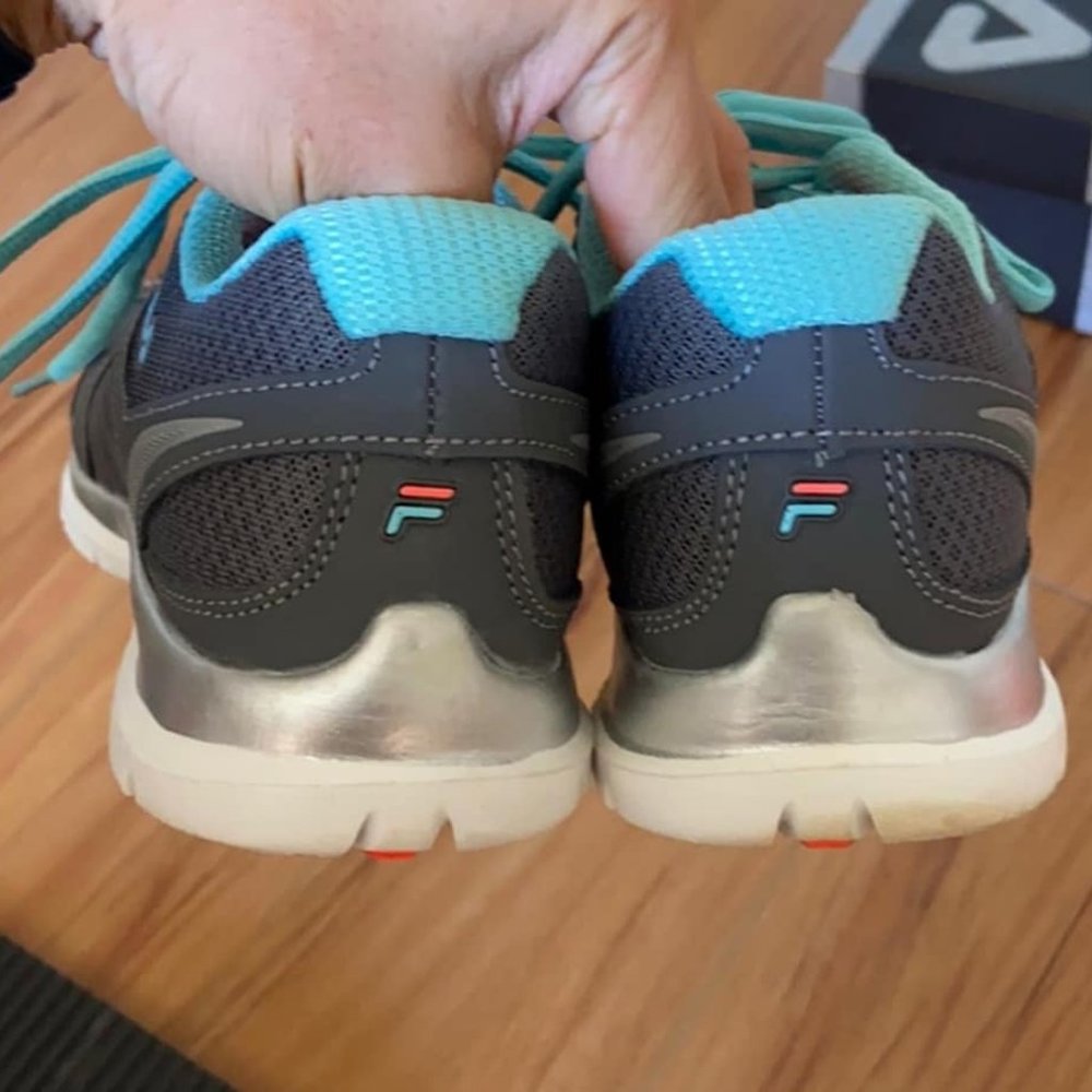 NEAR NEW Fila Sneakers, Size 8 - Picture 2 of 5